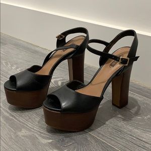 Arezzo high heel platform peep toe black leather